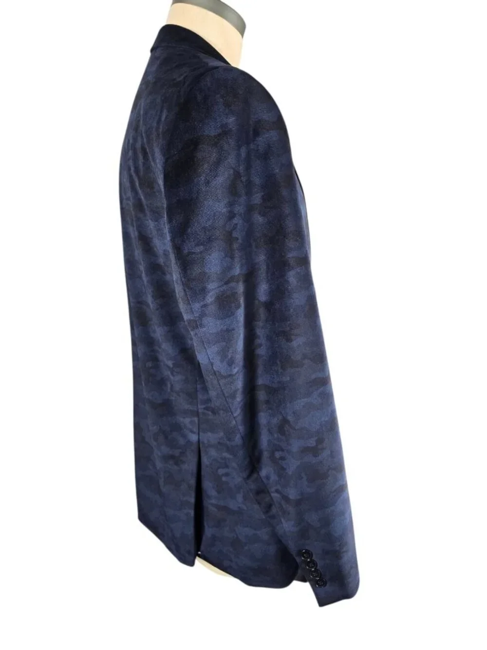 Van Heusen blazer features blue camouflage men's size 50